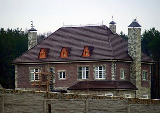 устройство четырехскатной кровли