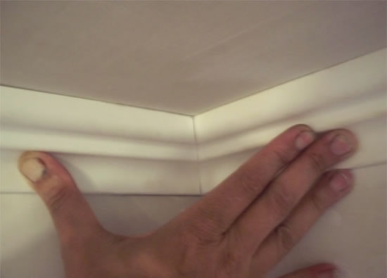 установка молдингов на потолок своими руками
